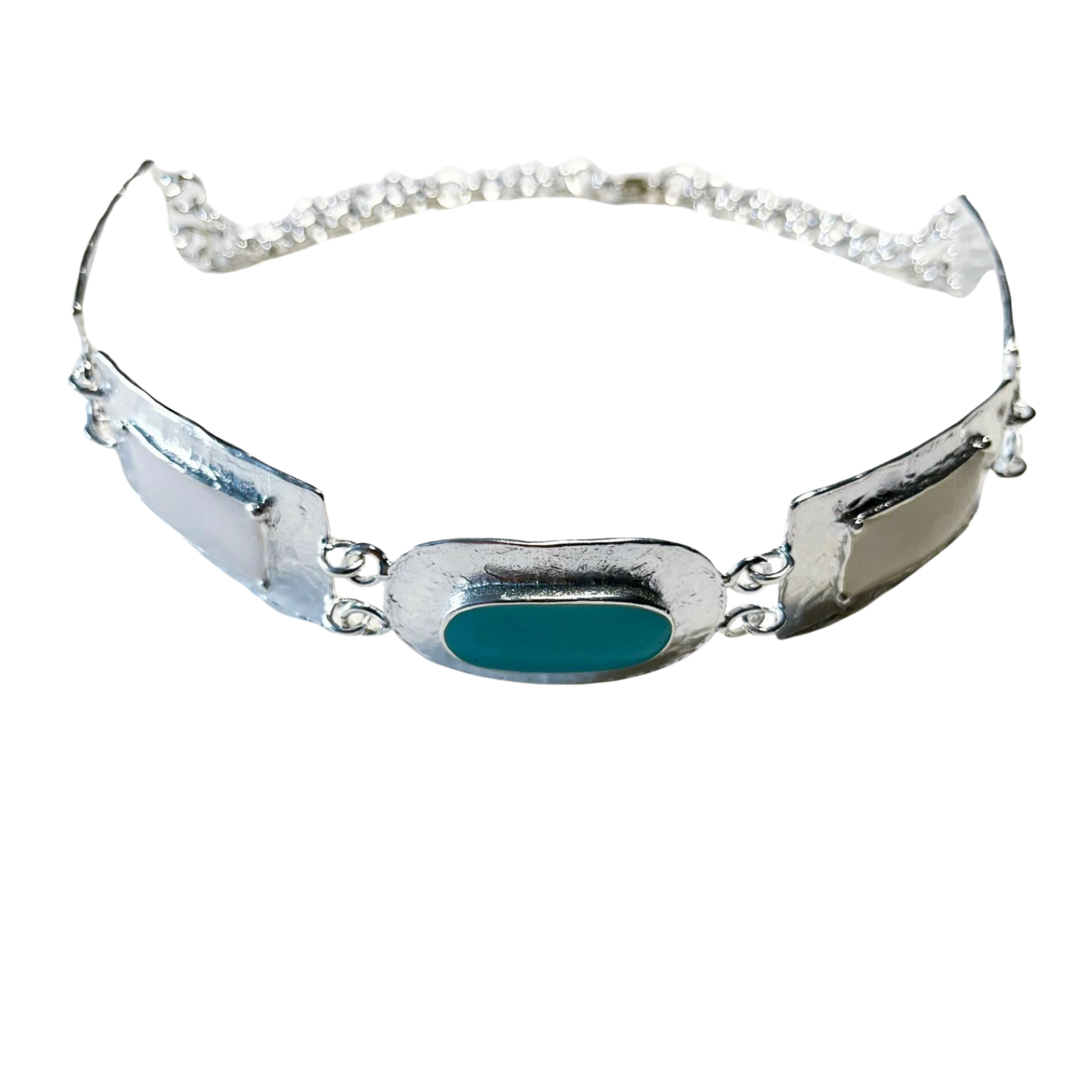 NEFERTITI GÜMÜŞ CHOKER, ORTA YEŞİL YANLAR SEDEFLİ PEMBE