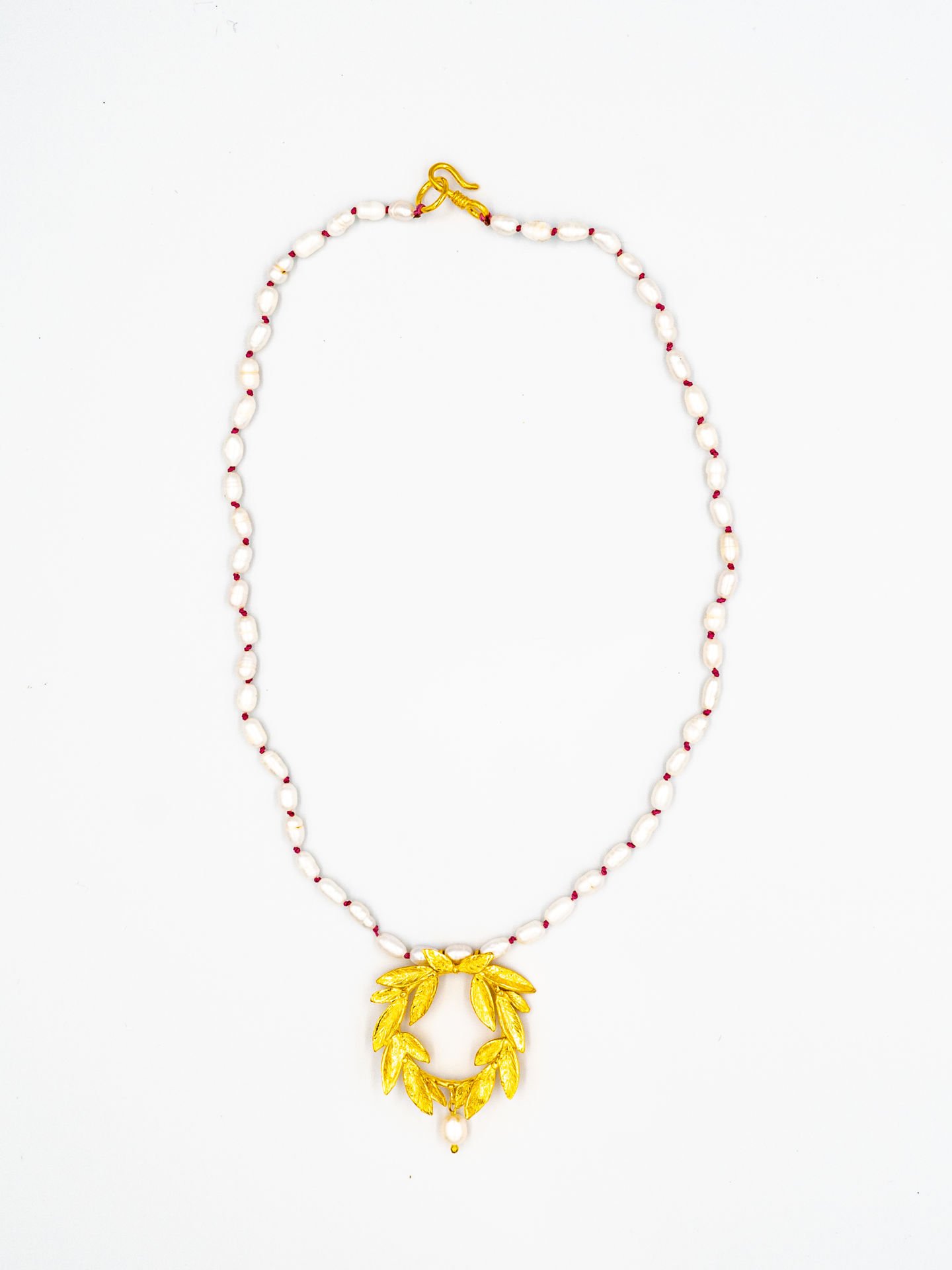 DAPHNE WREATH PEARL KOLYE