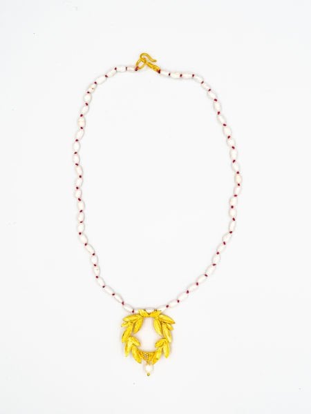 DAPHNE WREATH PEARL KOLYE