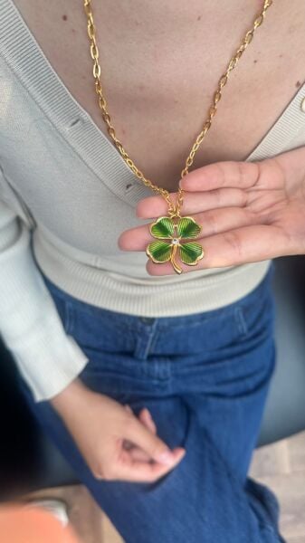 THE CLOVER WHISPER KOLYE