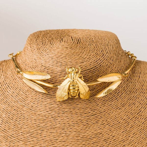 QUEEN BEE CHOCKER